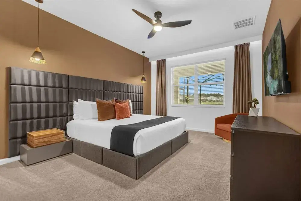 Upstay - Theme Rooms Pool Spa Theatre Arcade