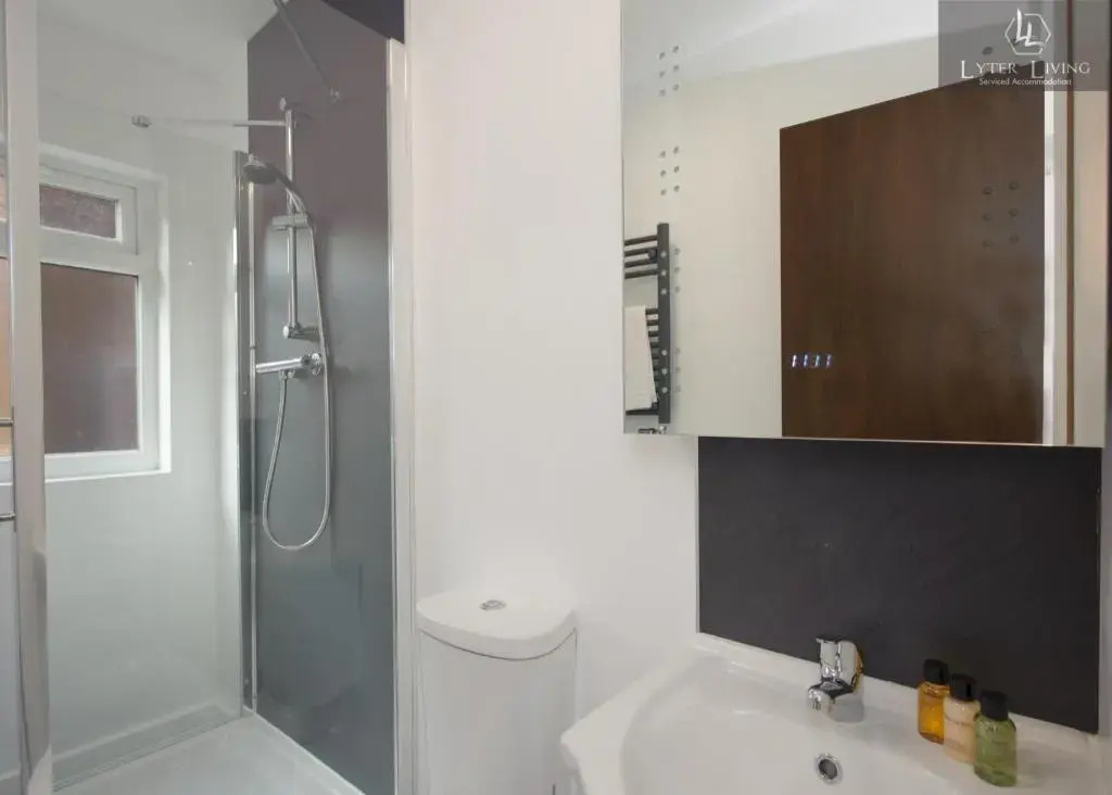 Studio Apartments by Lyter Living Desks & Wifi - Monthly Stays Available