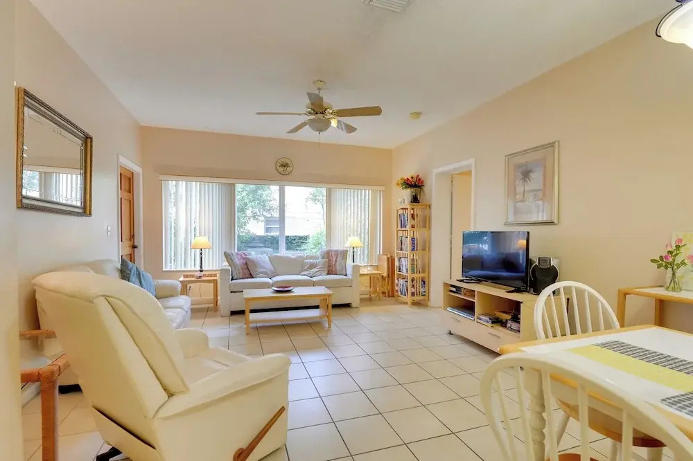 Ft Lauderdale Area Condo - Walk to Beach & Shops!