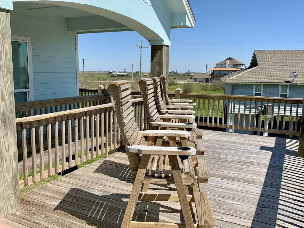 Lisa's Landing 3 Bedroom Home by RedAwning