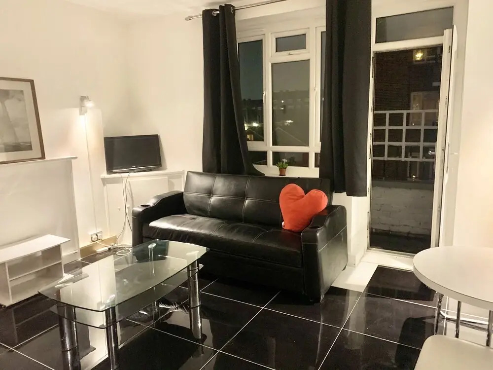 Very Conv 1-bed Apartment With Views of London
