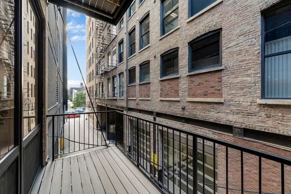 Chic 2BR 2BA Condo w Balcony - River North Chicago