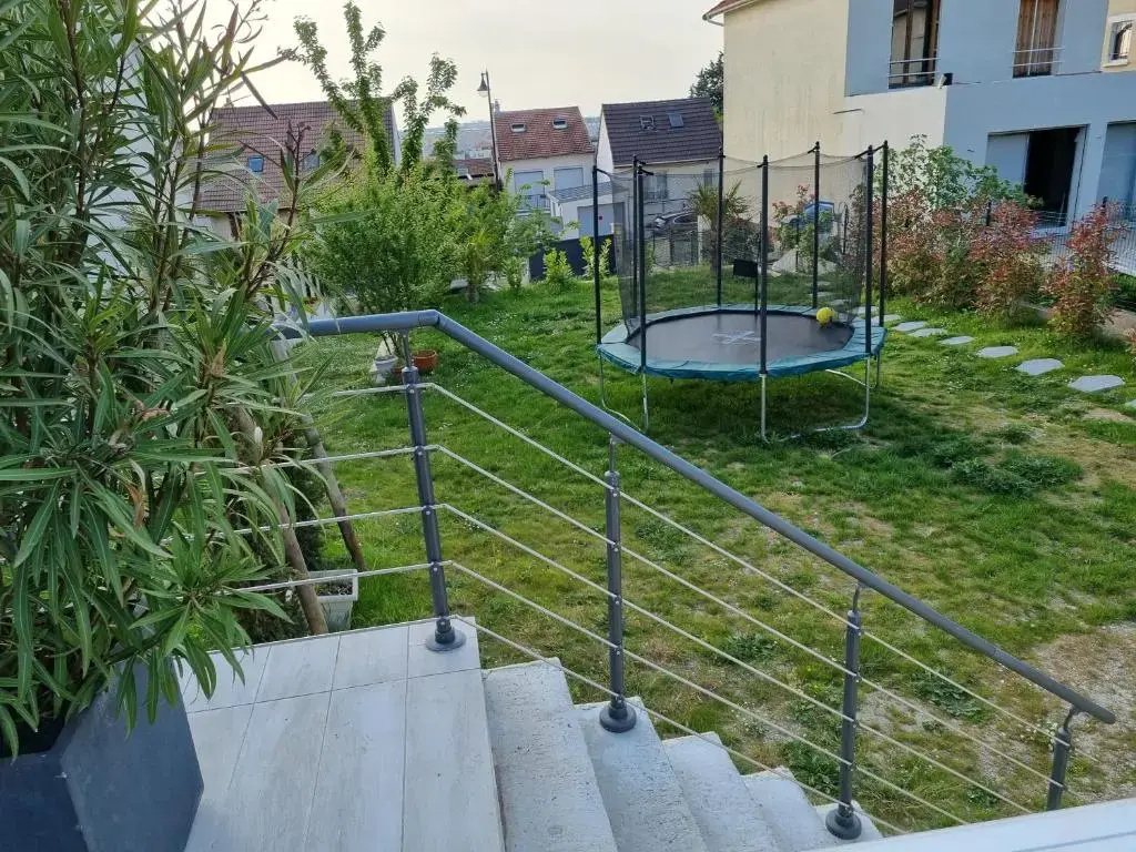 Ravissant Studio avec piscine privée et jardin