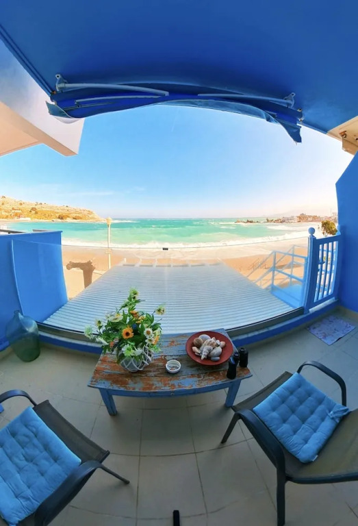 Deluxe Beach Apartment- Sleeps 2 & Private Terrace