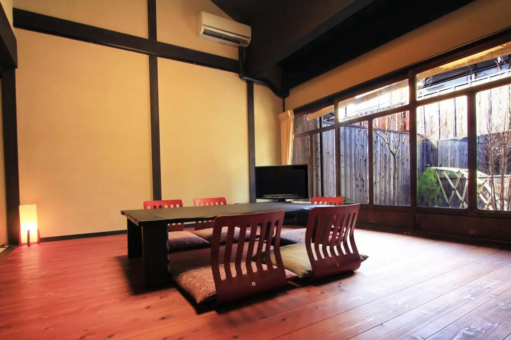 Yamanaka Aburaten Machiya Guesthouse