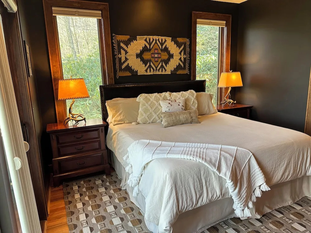 Lake Overlook High Elevation Home With Views and Game Room