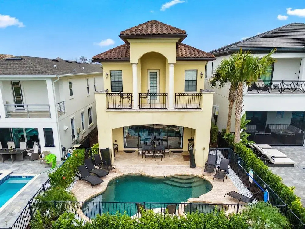 Panoramic Golf Course Views 5 Br home by RedAwning