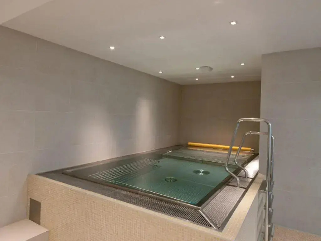Hotel 99