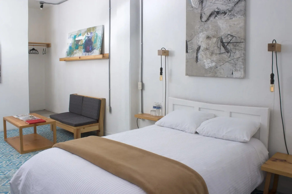 La Tozi Hotel