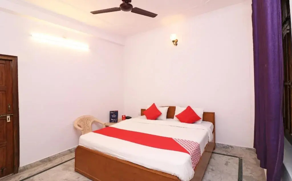 OYO 14185 Laxmi Yellow Guest House