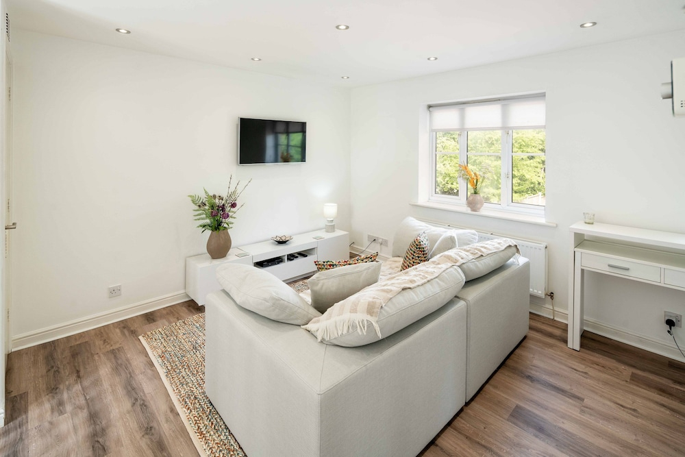 Loughton Hideaway: Cozy 1Bd Near Tube & Nature