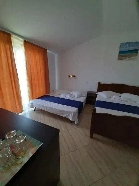 Roman Costinesti camere de inchiriat