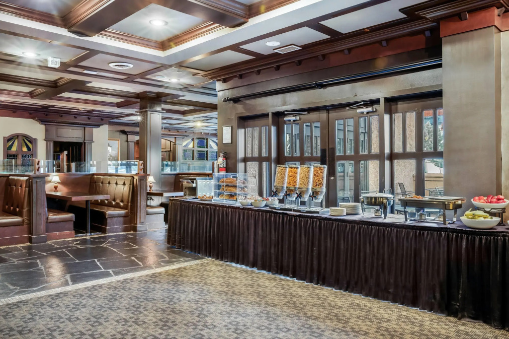 Days Inn & Suites by Wyndham West Edmonton