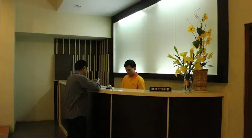 Nirvana Inn seturan Mitra RedDoorz