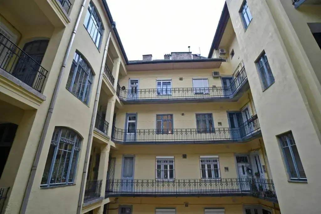 Luxuryflat Near Centre On118 Sqm, 3br,2bth,8bed,Ac