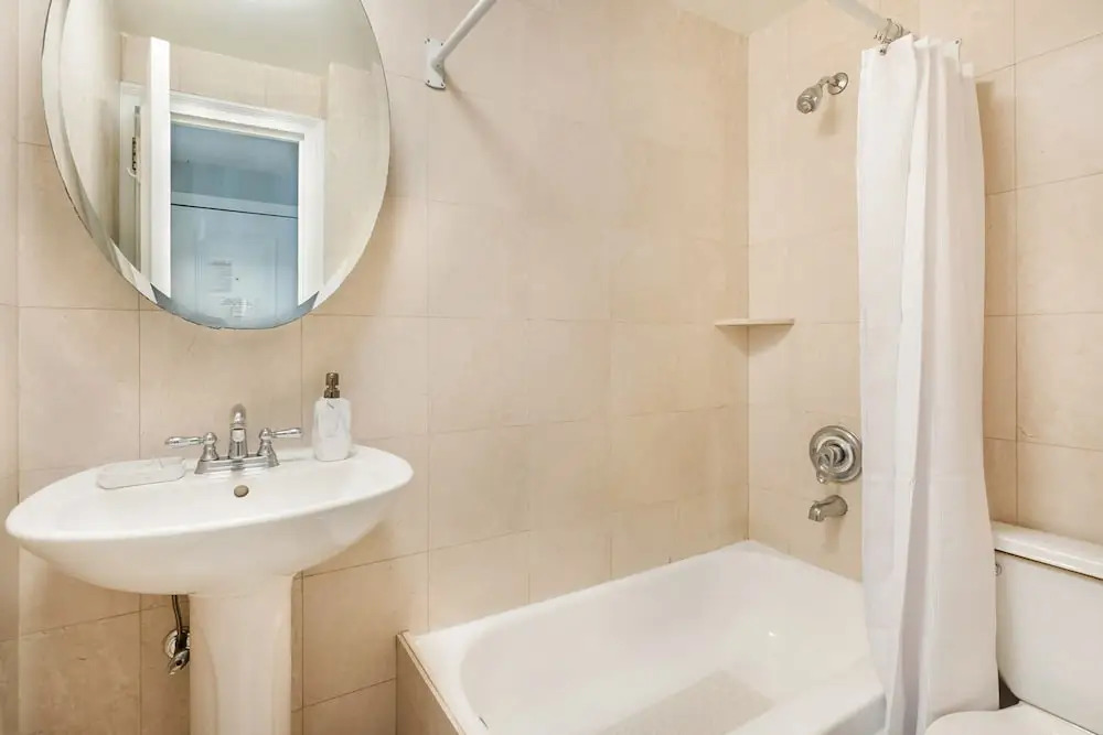 73-410 Luxury 24 DM New Studio UWS Gym Laundry