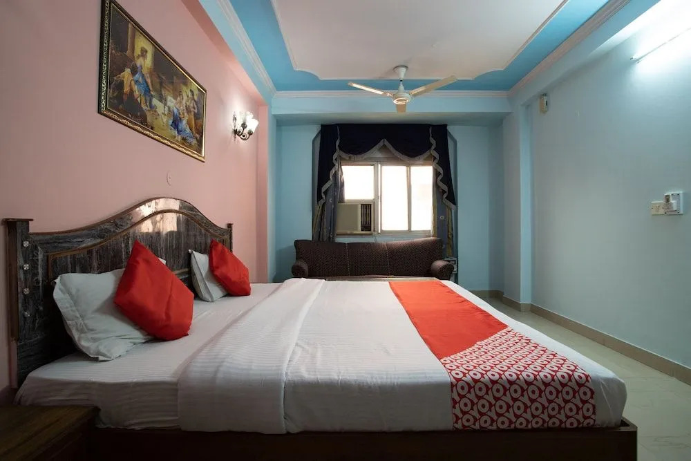 OYO 43687 Golden Deluxe Hotel