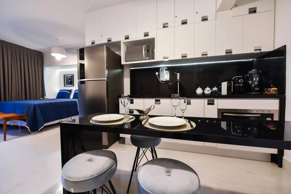 5 Studios Luxo Varanda Cozinha Equipada Piscina Academia Garagem WiFi Perto do Metrô Praça da República São Paulo