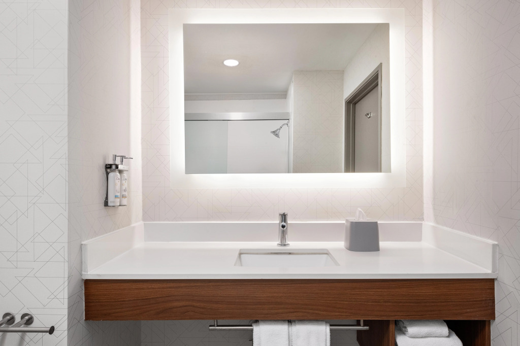 Holiday Inn Express & Suites Fresno River Park Hwy 41 by IHG