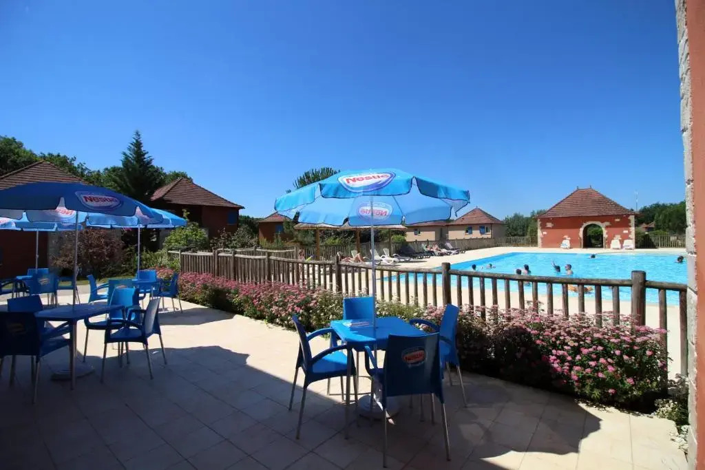 "Chezvero46" residence claire rive avec piscine, wifi et vélos