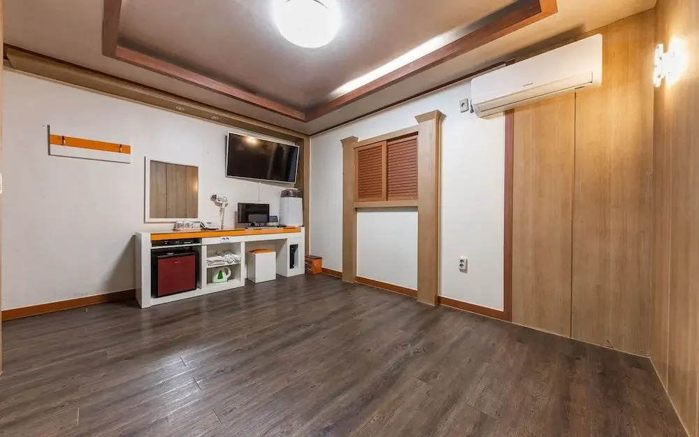 Jecheon Queen Motel