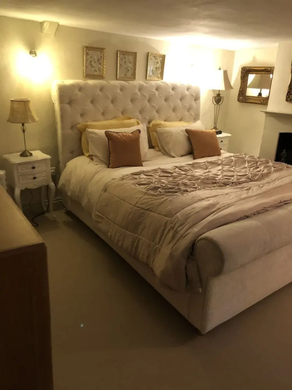 Impeccable 3-bed 17th Century Luxury Cottage