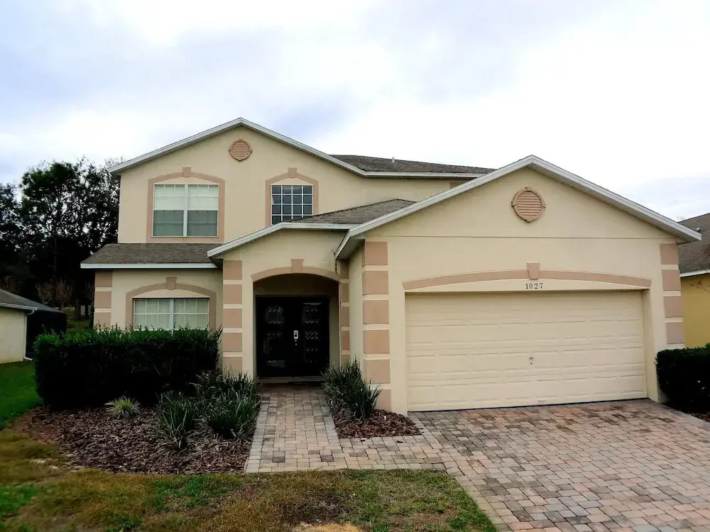 5 Bed Pool Home On Gated Community 1027