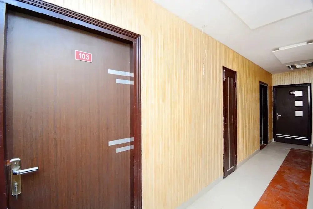 Hotel Piccadily by OYO Rooms