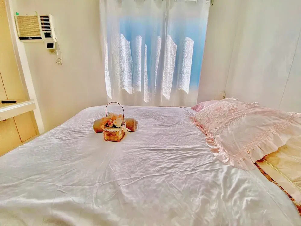 Cozy Persimmon Condo Cebu