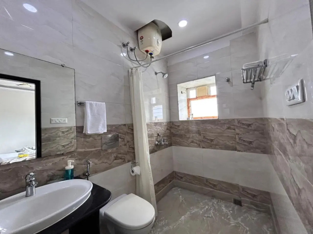 OYO 28208 99 Kombo Inn
