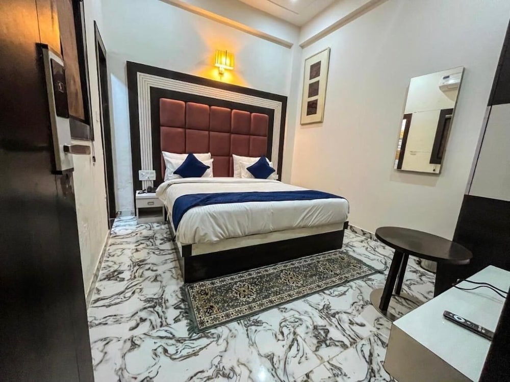 Atlantiis Suites By Signature Stayz Near Taj Mahal