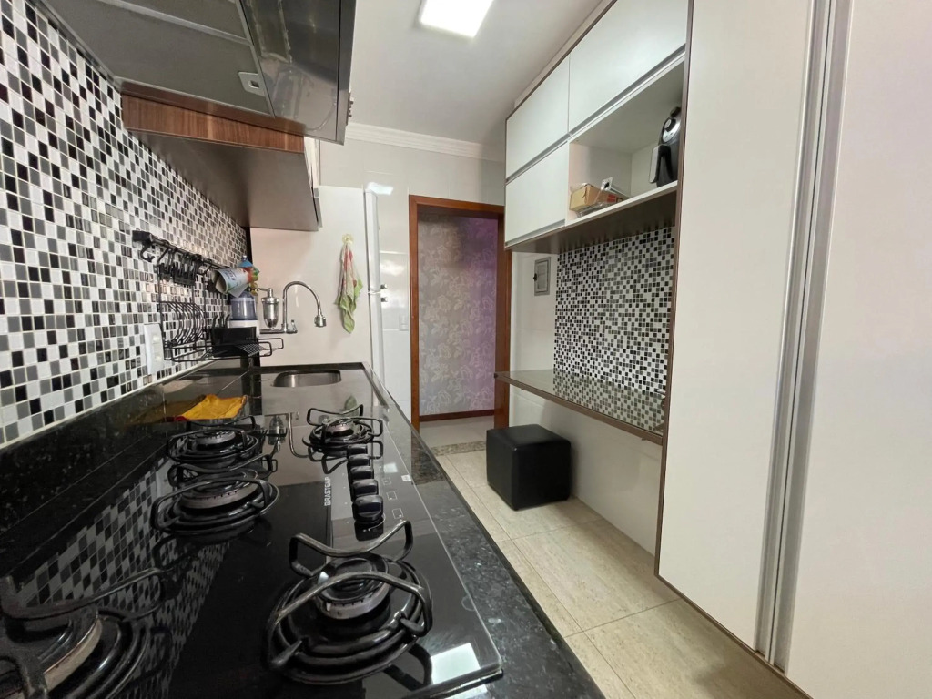 Apartamento c/estacionamento, próximo ao Shopping