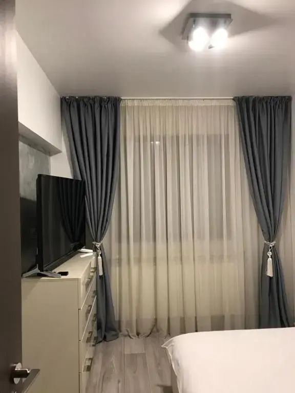 White & Silver Luxury Suite Craiova
