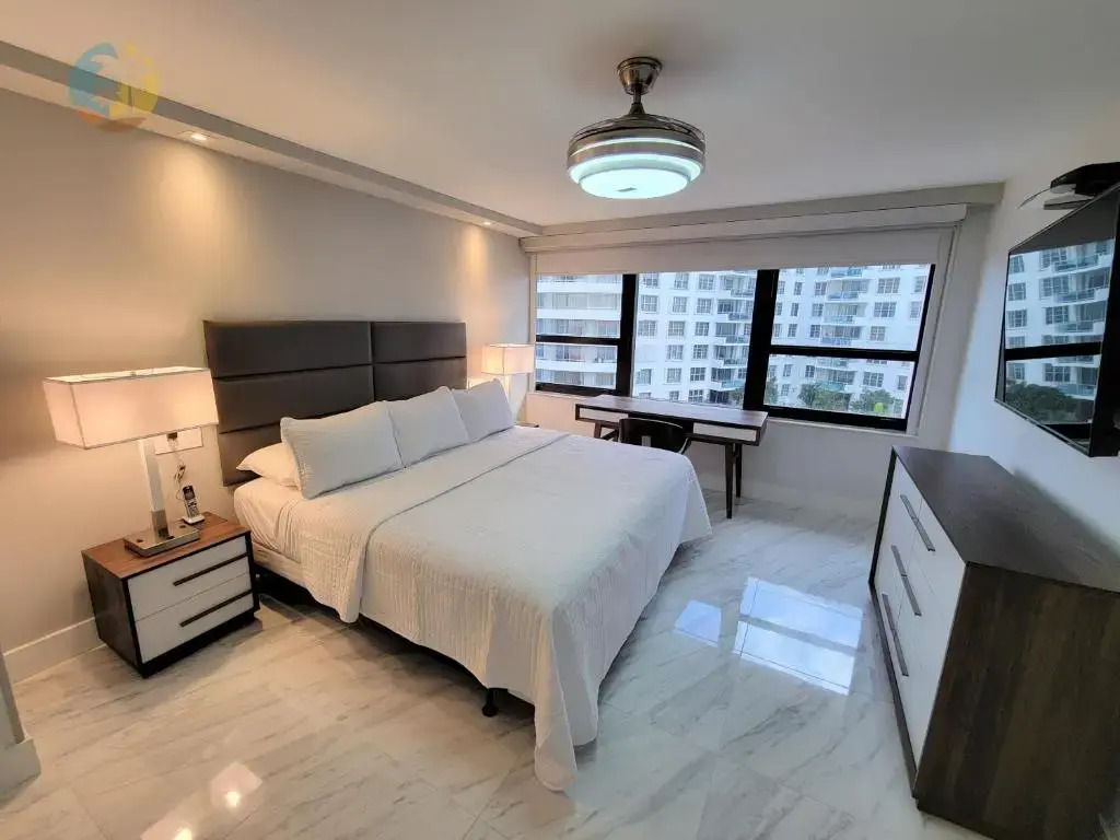 Deluxe Beach Resort - HORA RENTALS