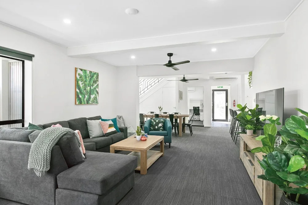Redhill Cairns Living - Martyn St