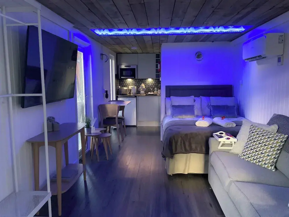 Royal Snug & Wee Snug Cabins