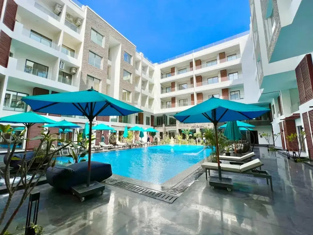 Bali Themed Luxury Spacious 3 Bed Balcony Pool Gym
