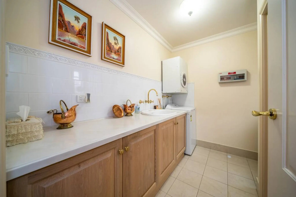 Glenelg Beach Stylish 2 Story Townhouse Sea View