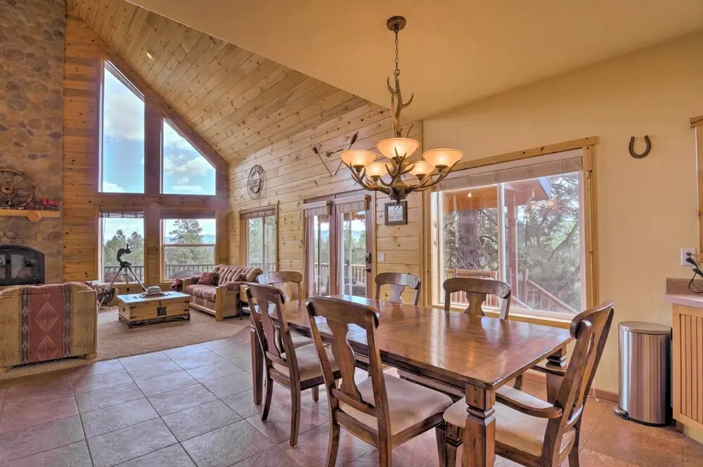 Gorgeous Alton Cabin w/ Deck + Mountain Views