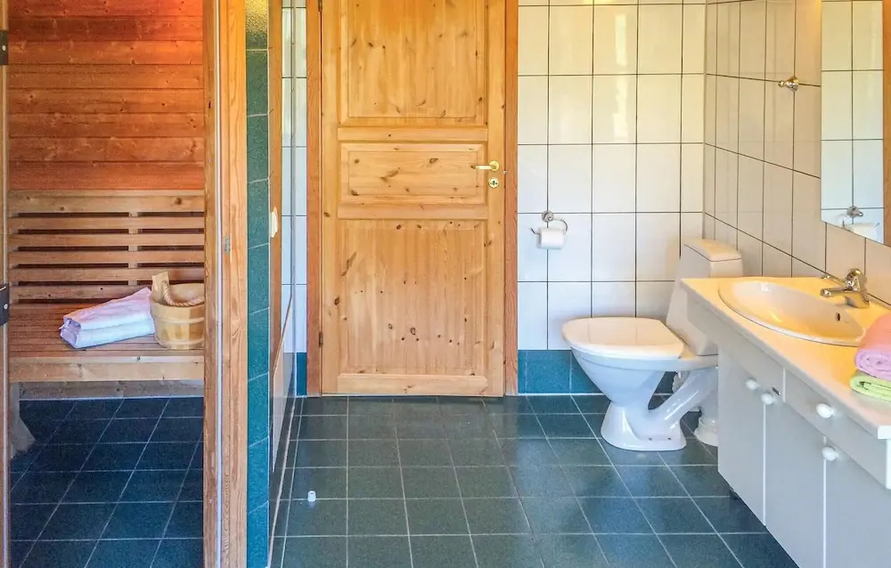 Beautiful Home in Haugesund With Sauna, Wifi and 3 Bedrooms