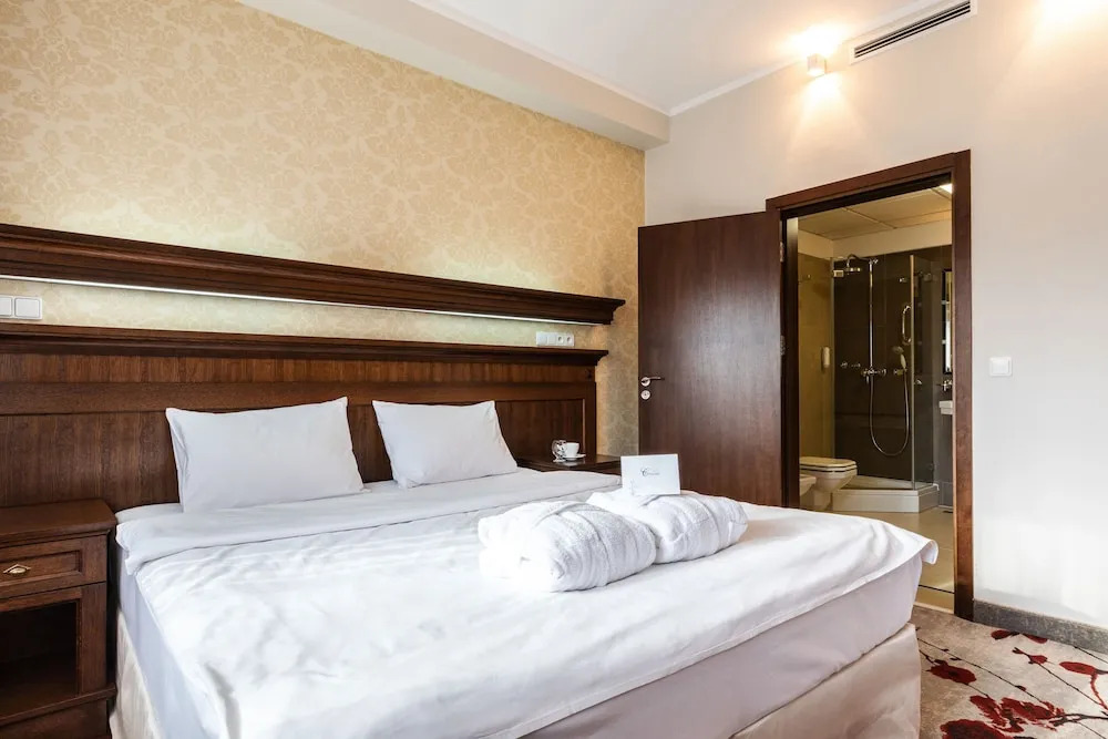Crocus Hotel
