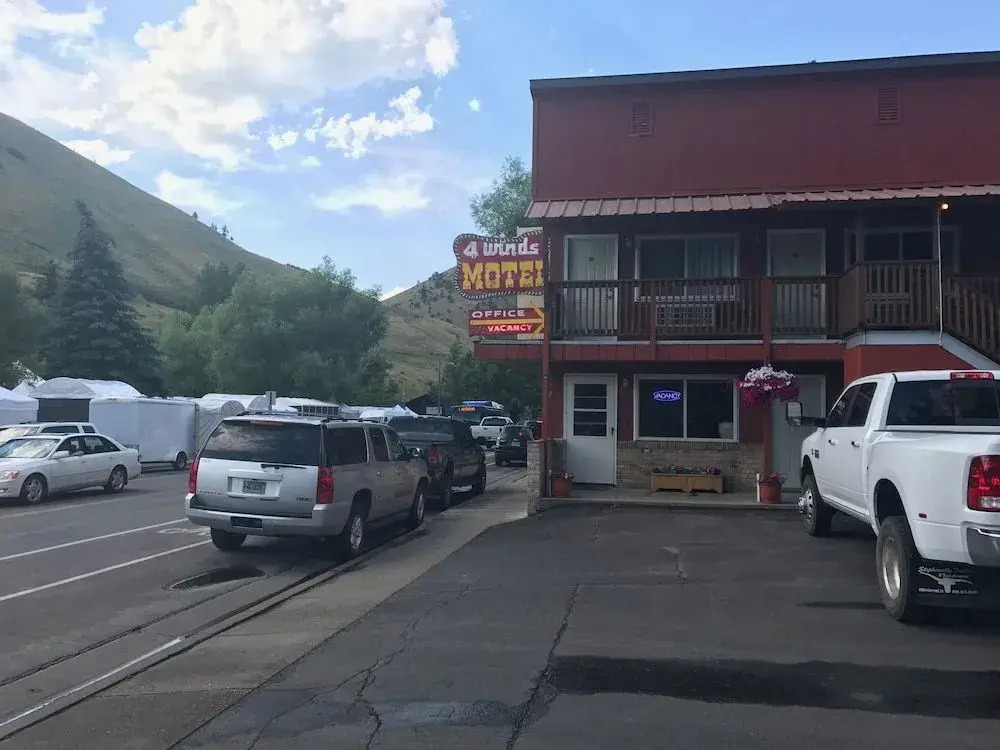Four Winds Motel