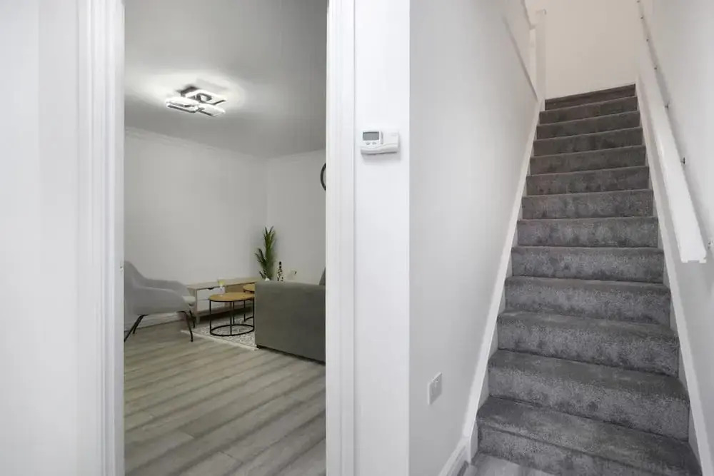 Fast Wi-fi Free Parking 10 Mins to City Centre