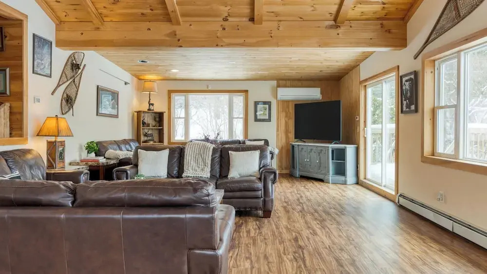 Mins to Hunter Mountain Sleeps 36 Pool, Spa, Games & Bar Cozy Peaks Lodge by Avantstay