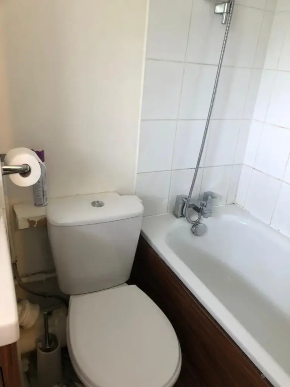 Charming 1-bed Apartment, Vibrant London Location