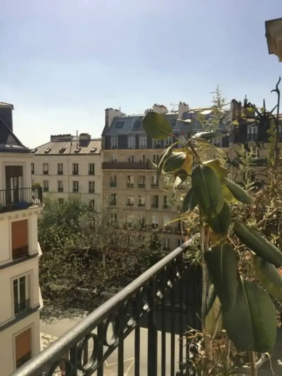Modern Studio In Paris With Balcony