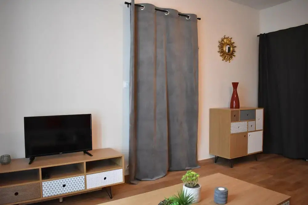 Spacious 1 Bedroom Apartment in Sacré Coeur