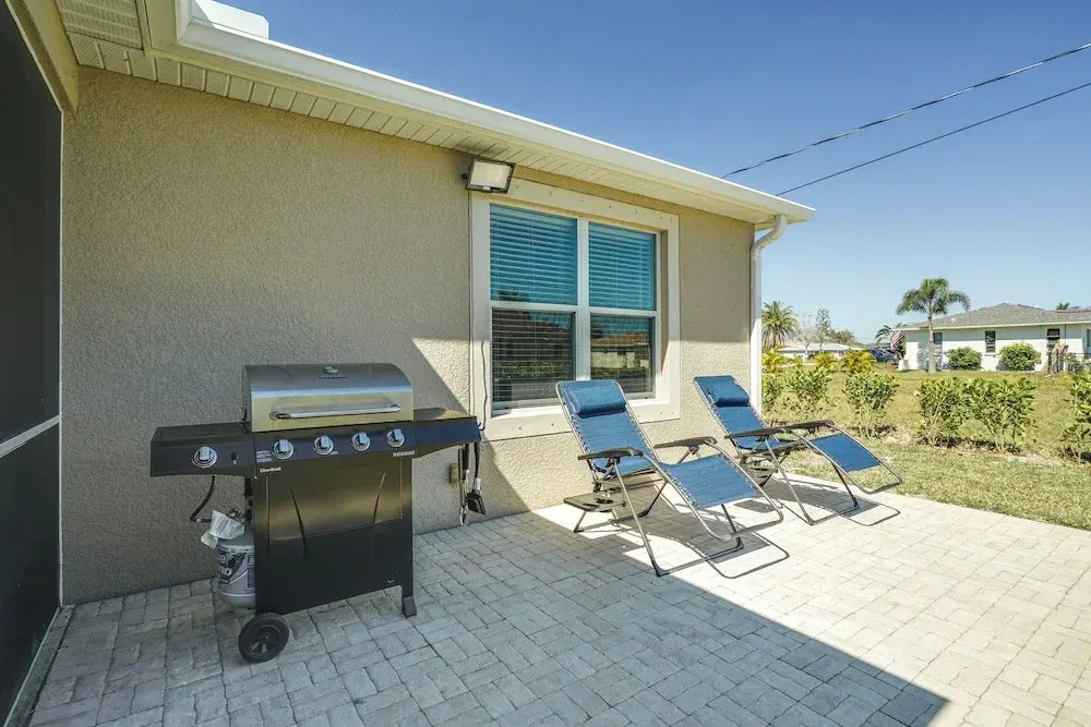 Screened Porch & Fire Pit: Quiet Cape Coral Home