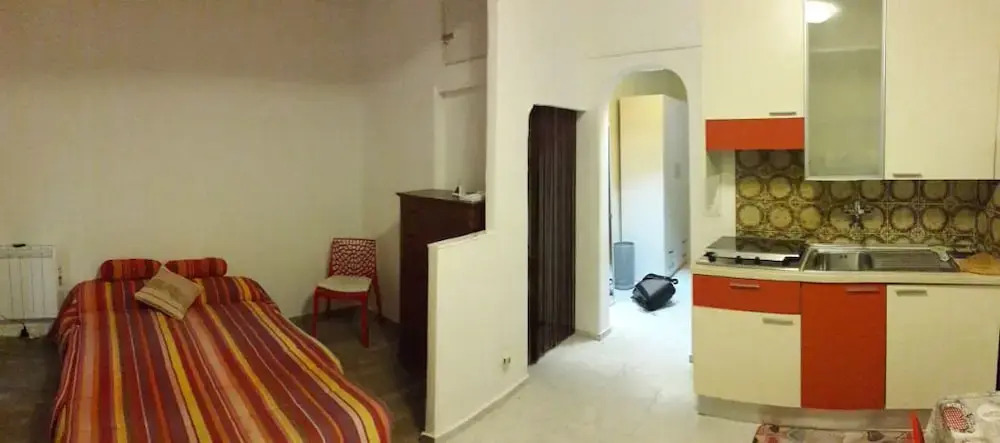 Spazioso Monolocale Comodo Al Centro