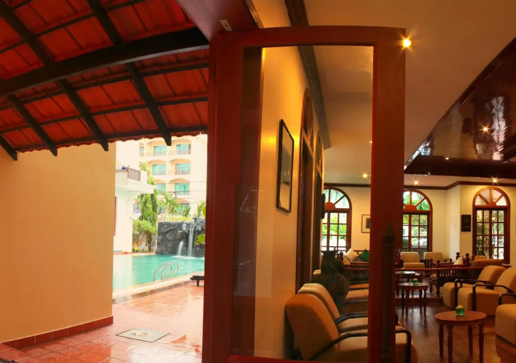 The Suite By Royal Crown Hotel